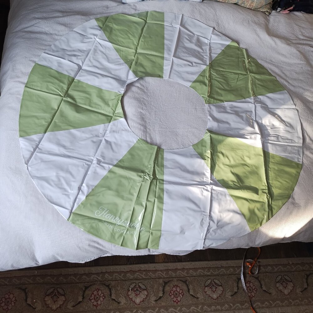 NWT Honeysuckle Swim Co. Green and White Oversized Adult Pool Float - Picture 2 of 7
